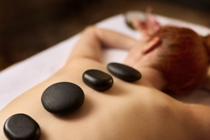 Hot-Stone-Ganzkörpermassage - 50 Minuten
